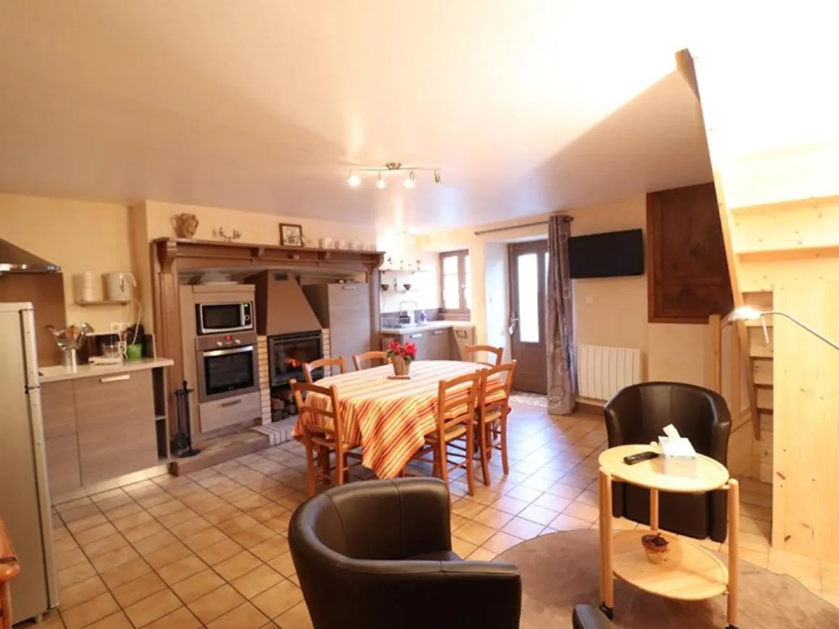 Gite De Peche Renove Avec Jardin Pres Du Lac D'Enchanet - 6 Pers, 3 Chambres - Fr-1-742-208 Pleaux 0*,  France